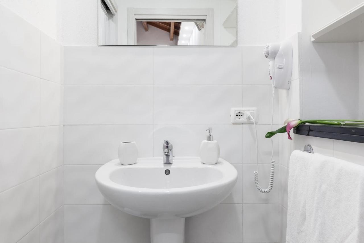 San Giacomo Rooms กาญารี ภายนอก รูปภาพ