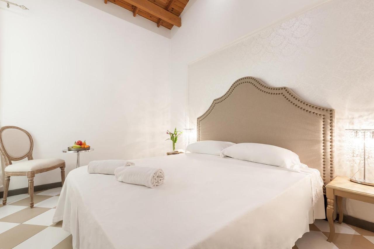 San Giacomo Rooms กาญารี ภายนอก รูปภาพ